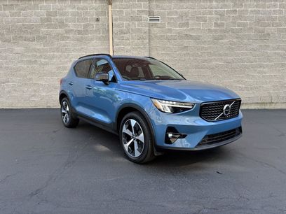 Used 2023 Volvo XC40 B5 Plus w/ Climate Package