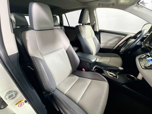Used 2015 Toyota RAV4 Limited FWD image 31