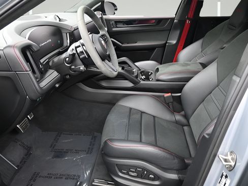 Certified 2025 Porsche Cayenne GTS AWD/4WD image 6