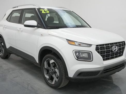 New 2025 Hyundai Venue SEL image 2