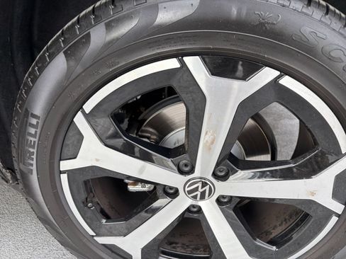 Used 2026 Volkswagen Tiguan SE FWD image 32