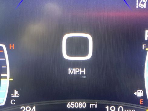 Used 2023 Chrysler Pacifica Touring-L FWD image 15