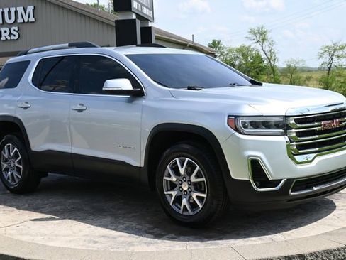 Used 2020 GMC Acadia SLT FWD image 3