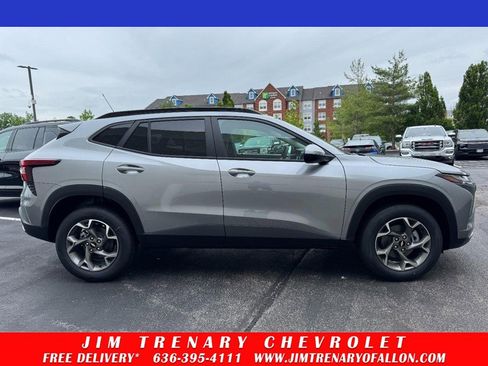 New 2026 Chevrolet Trax LT w/ LT Convenience Package FWD image 25