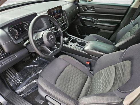 Used 2023 Nissan Pathfinder S image 9