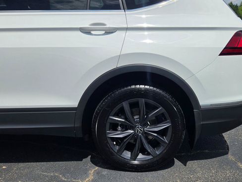 Certified 2022 Volkswagen Tiguan SE w/ Panoramic Sunroof Package FWD image 14