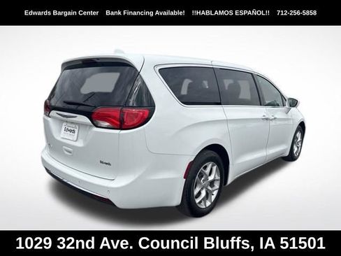 Used 2019 Chrysler Pacifica Touring Plus w/ Tire & Wheel Group FWD image 8