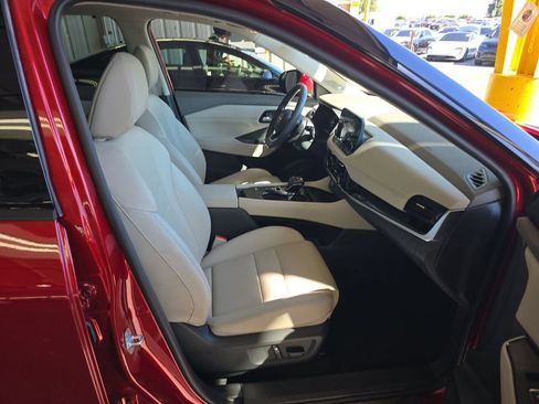 Used 2023 Nissan Rogue SL w/ SL Premium Package image 9