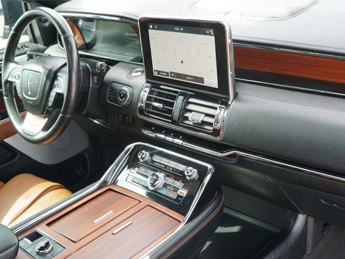 Used 2019 Lincoln Navigator L Reserve AWD/4WD image 28