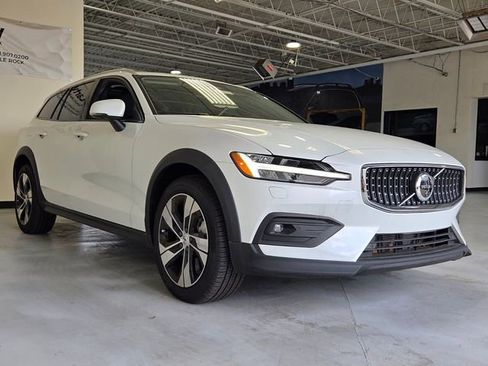 Certified 2026 Volvo V60 B5 Cross Country Plus w/ Protection Package Premier AWD/4WD image 5