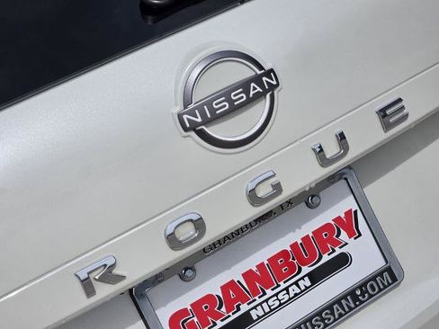 Certified 2023 Nissan Rogue SV FWD image 10