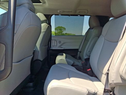 Used 2025 Toyota Sienna XLE w/ XLE Plus Package AWD/4WD image 13