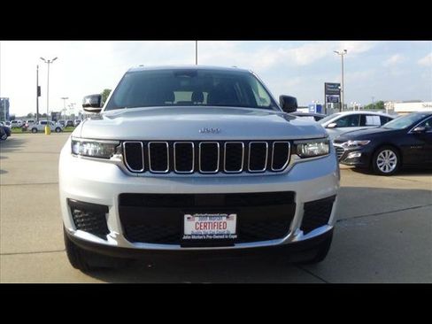 Used 2023 Jeep Grand Cherokee L Laredo image 3