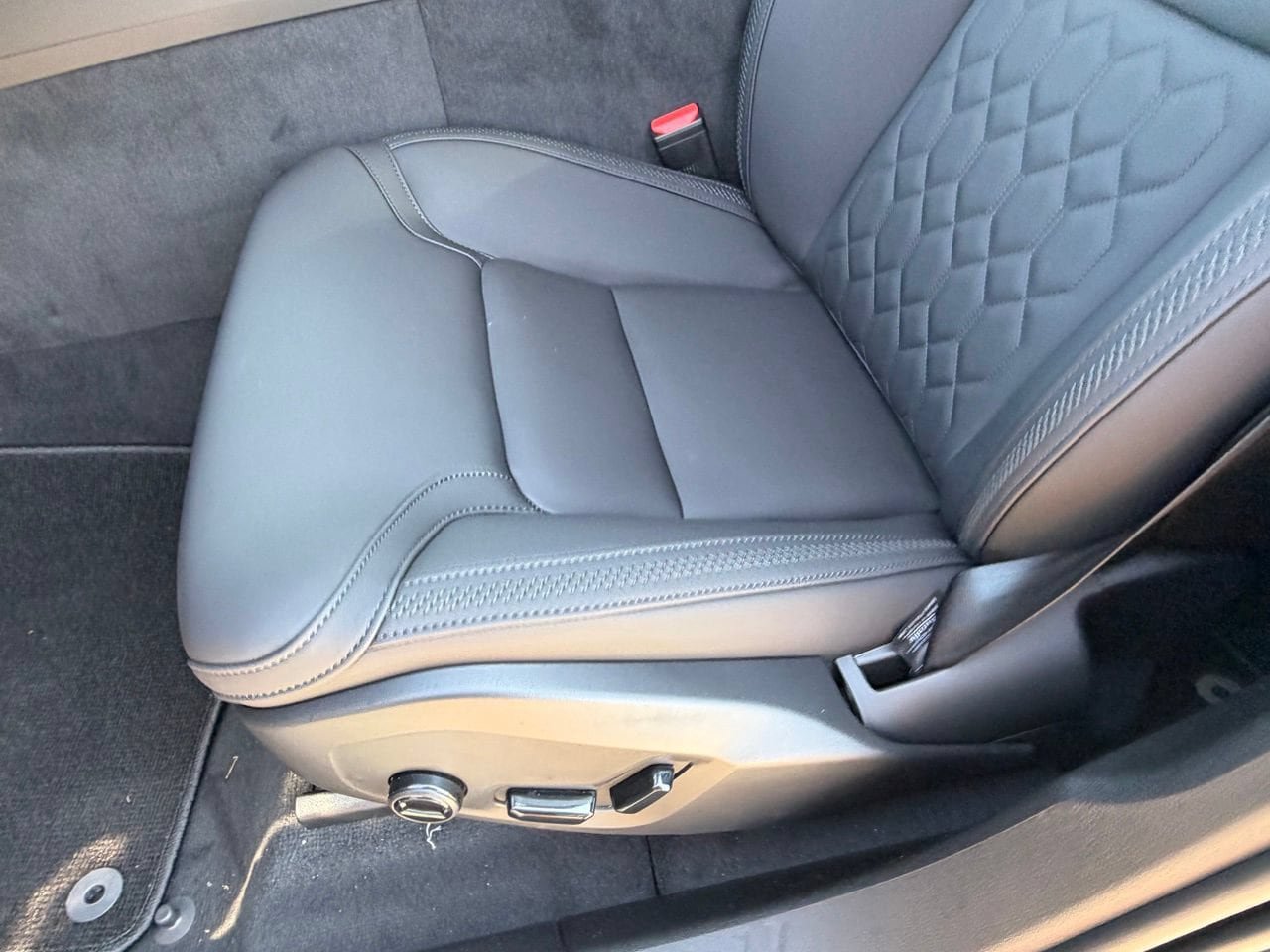 New 2027 Volvo XC60 B5 Plus AWD/4WD image 17