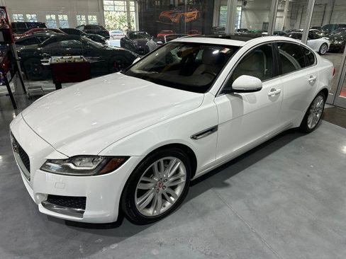 Used 2017 Jaguar XF Prestige RWD image 1
