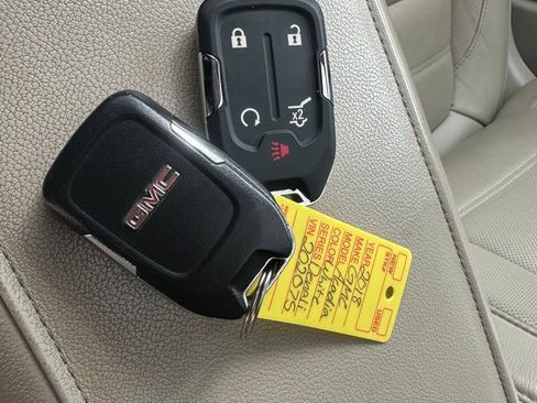 Used 2018 GMC Acadia Denali w/ Technology Package image 8