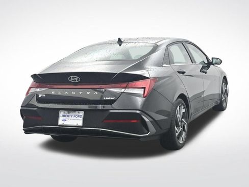 Used 2025 Hyundai Elantra Limited FWD image 7