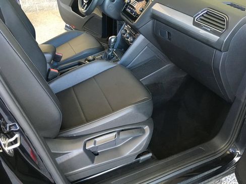 Used 2020 Volkswagen Tiguan SE w/ Panoramic Sunroof Package AWD/4WD image 29