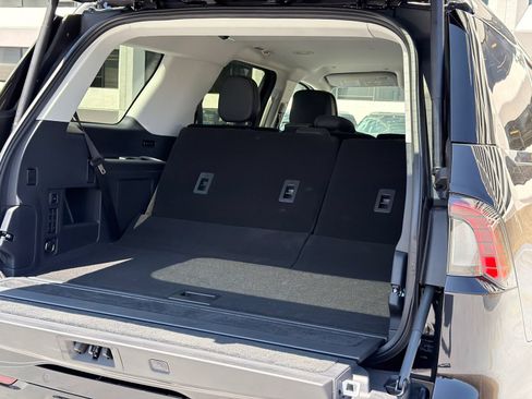 New 2027 Lincoln Navigator Premiere AWD/4WD image 8