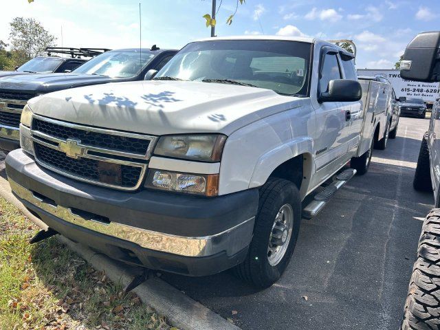 Used 2007 Chevrolet Silverado 2500 LT w/ Skid Plate Package AWD/4WD image 1