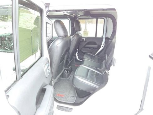 Used 2022 Jeep Gladiator Overland w/ Cold Weather Group image 19