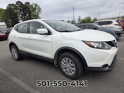 Used 2018 Nissan Rogue Sport S image 3