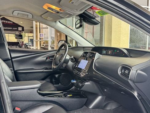 Used 2022 Toyota Prius XLE image 19