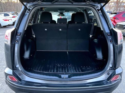 Used 2018 Toyota RAV4 LE image 29