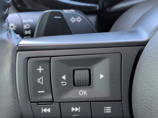 Used 2024 Nissan Pathfinder SV FWD image 24