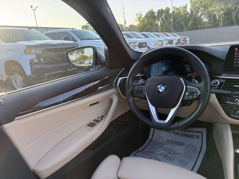 Used 2020 BMW 530i w/ Convenience Package RWD image 19