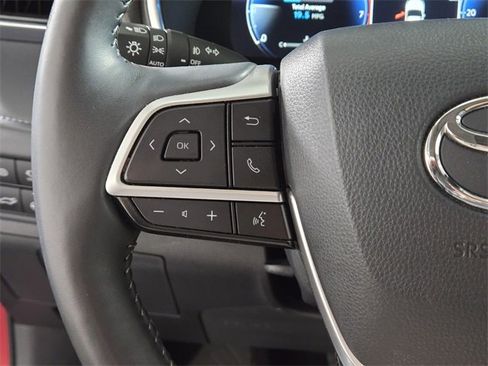 Used 2023 Toyota Highlander Platinum image 33