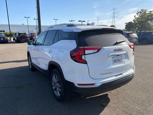 Used 2024 GMC Terrain SLT AWD/4WD image 4