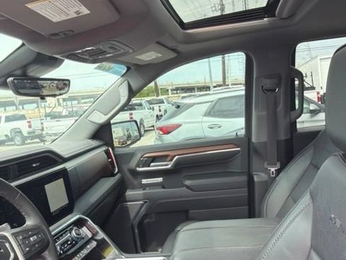 Used 2023 GMC Sierra 1500 Denali w/ Denali Reserve Package AWD/4WD image 6