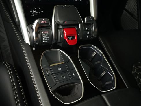 Used 2020 Lamborghini Urus image 23