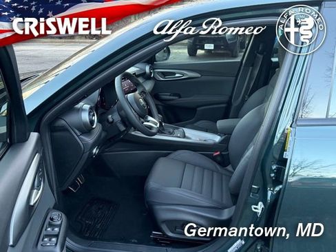 New 2026 Alfa Romeo Tonale w/ Black Premium Package image 18