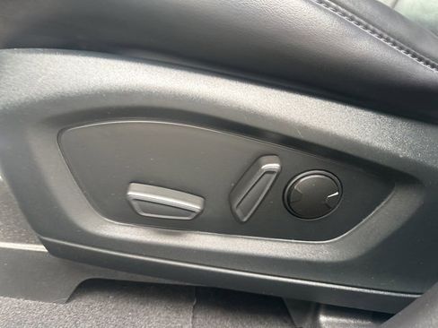 Used 2021 Ford Explorer XLT w/ Equipment Group 202A image 21