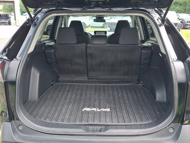Used 2023 Toyota RAV4 LE AWD/4WD image 27