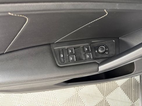 Used 2023 Volkswagen Tiguan SE AWD/4WD image 12
