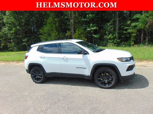 Certified 2025 Jeep Compass Latitude w/ Convenience Group AWD/4WD image 10