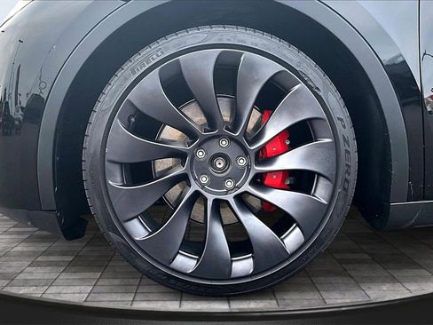 Used 2022 Tesla Model Y Performance image 9