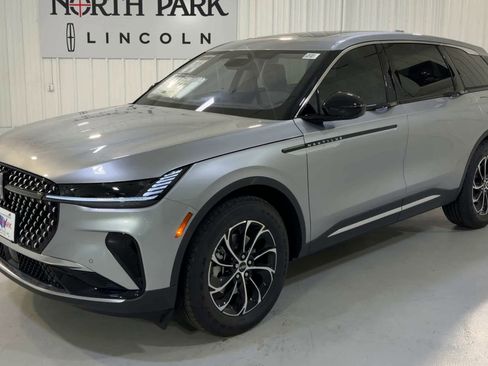 New 2026 Lincoln Nautilus Premier image 5