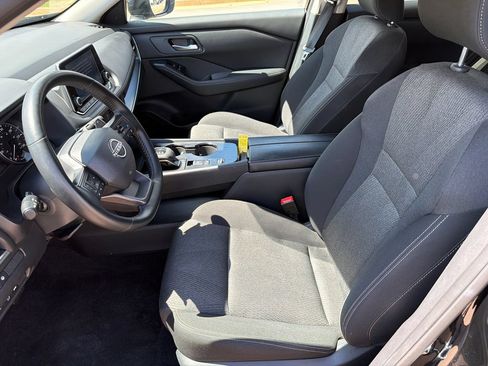 Used 2025 Nissan Rogue SV FWD image 9