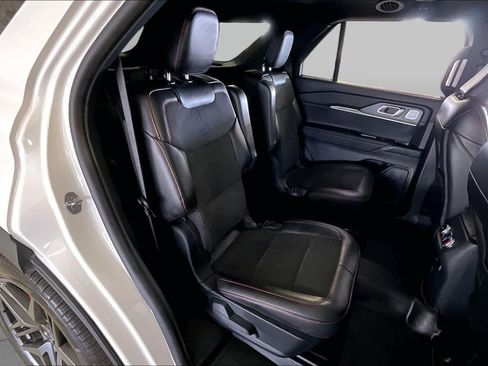 Used 2025 Ford Explorer ST AWD/4WD image 18
