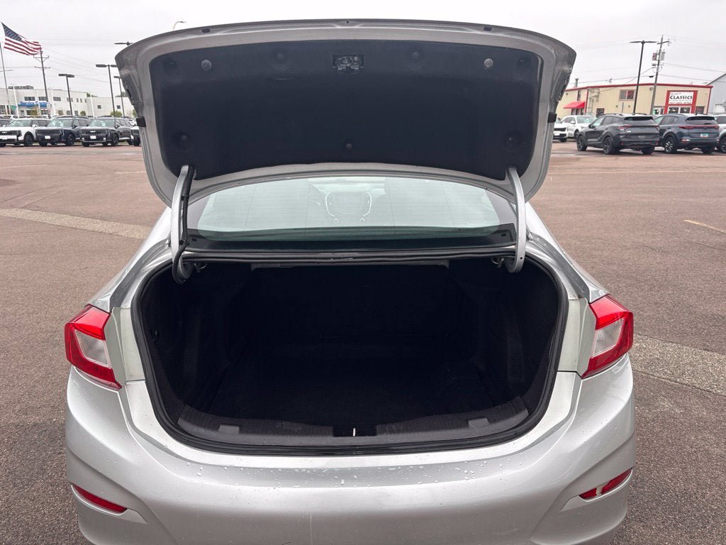 Used 2017 Chevrolet Cruze LS FWD image 32