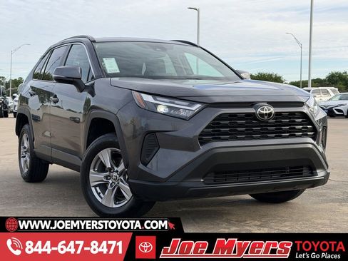 Used 2025 Toyota RAV4 XLE image 2