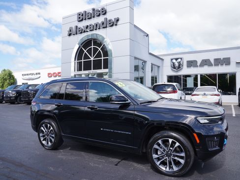 Certified 2023 Jeep Grand Cherokee Overland w/ Luxury Tech Group IV AWD/4WD image 1