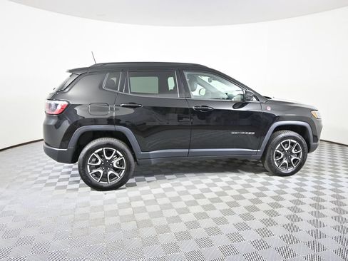 Used 2024 Jeep Compass Trailhawk AWD/4WD image 7