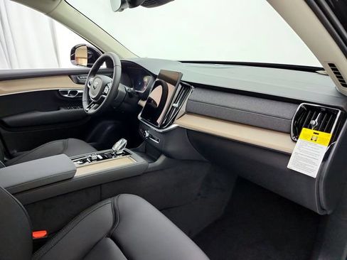 New 2026 Volvo XC90 T8 Plus w/ Protection Package Premier AWD/4WD image 17