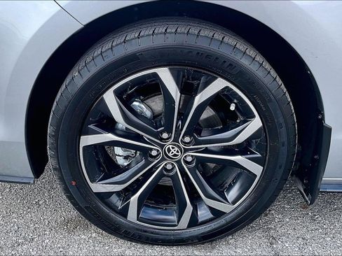 Used 2025 Toyota Sienna Platinum image 12