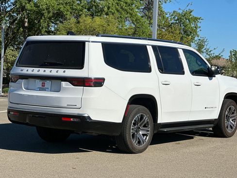 Used 2024 Jeep Wagoneer L Series II w/ Flexible Seating Group image 4